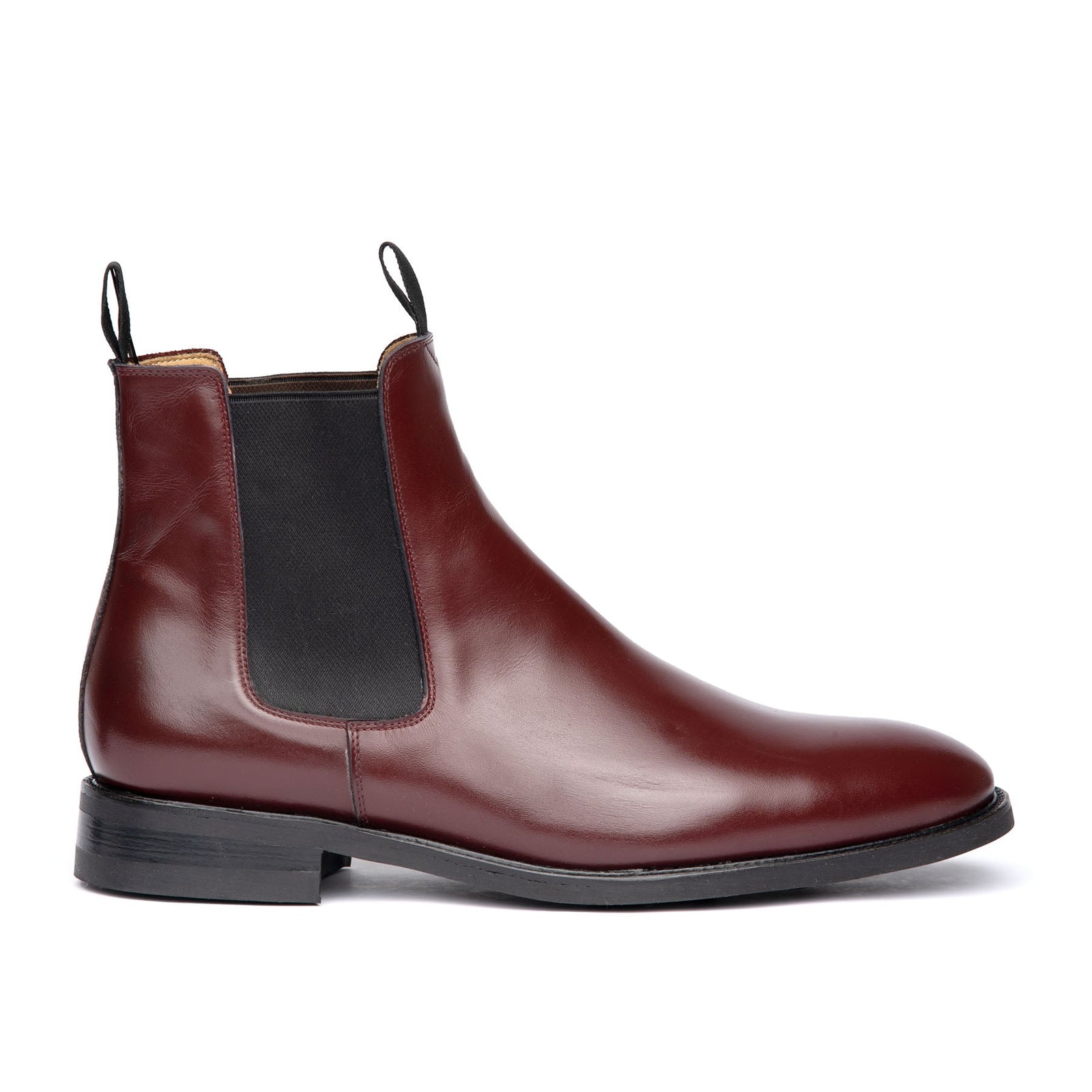Burgundy chelsea boots is the best men's casual footwear for everyday wear