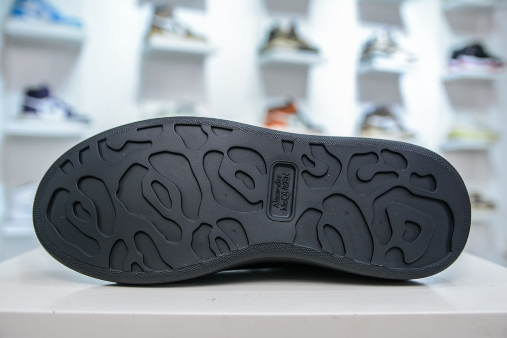 ** Alexander McQueen Luxury Low-Top Leather Sneakers - Thickness Sole Casual Style

**