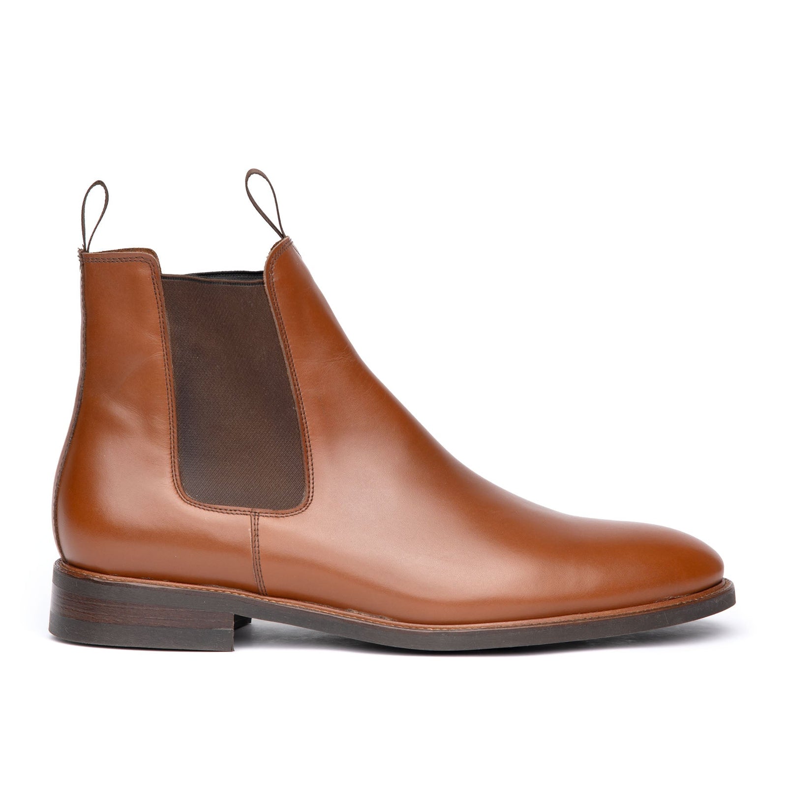 Mens tan chelsea boots crafted using single piece of full grain leather for everyday wear