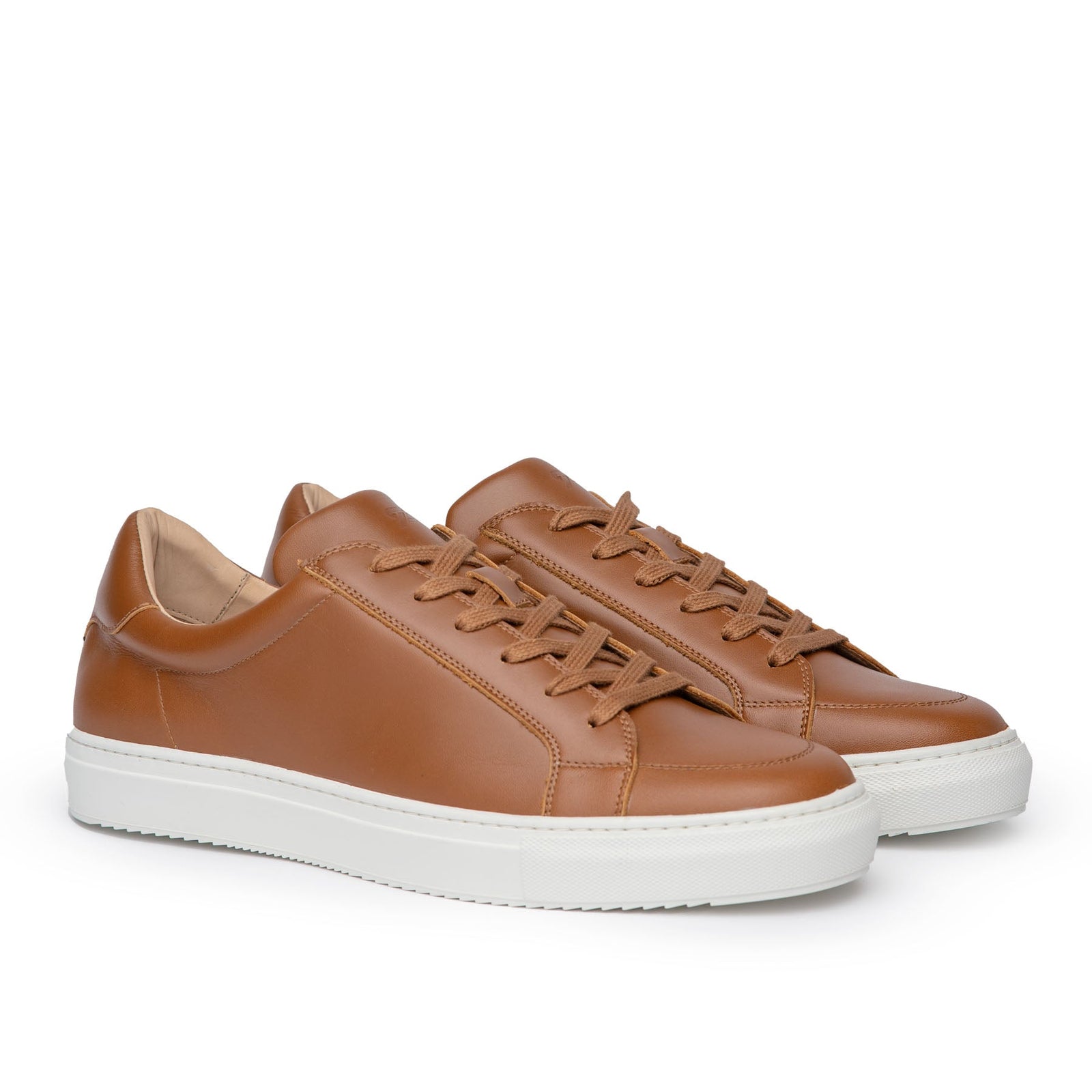 Tan leather sneaker is the best minimalist travel shoes for both men  and women.